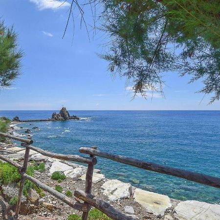 Nice Apartment In Moneglia With House Sea View Kültér fotó